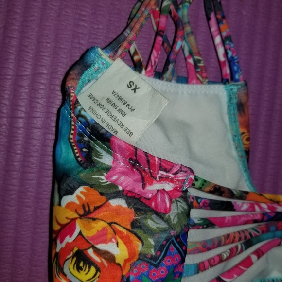 Bikini - Picture 3 of 4